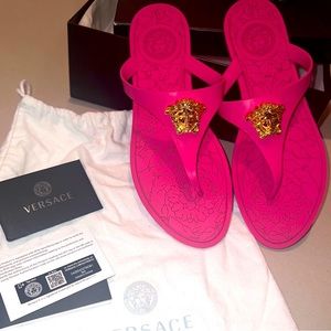 Versace pink Medusa flip flop Sandals hot pink gold Medusa thong sz 38.5 fit 7.5